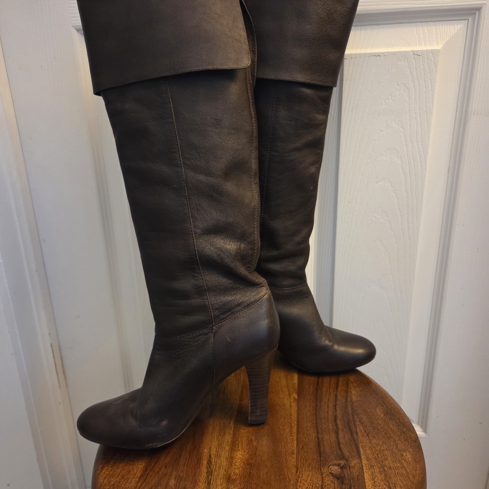 Elegant Steve Madden Leather Brown Knee-High Boots - Picture 2 of 6